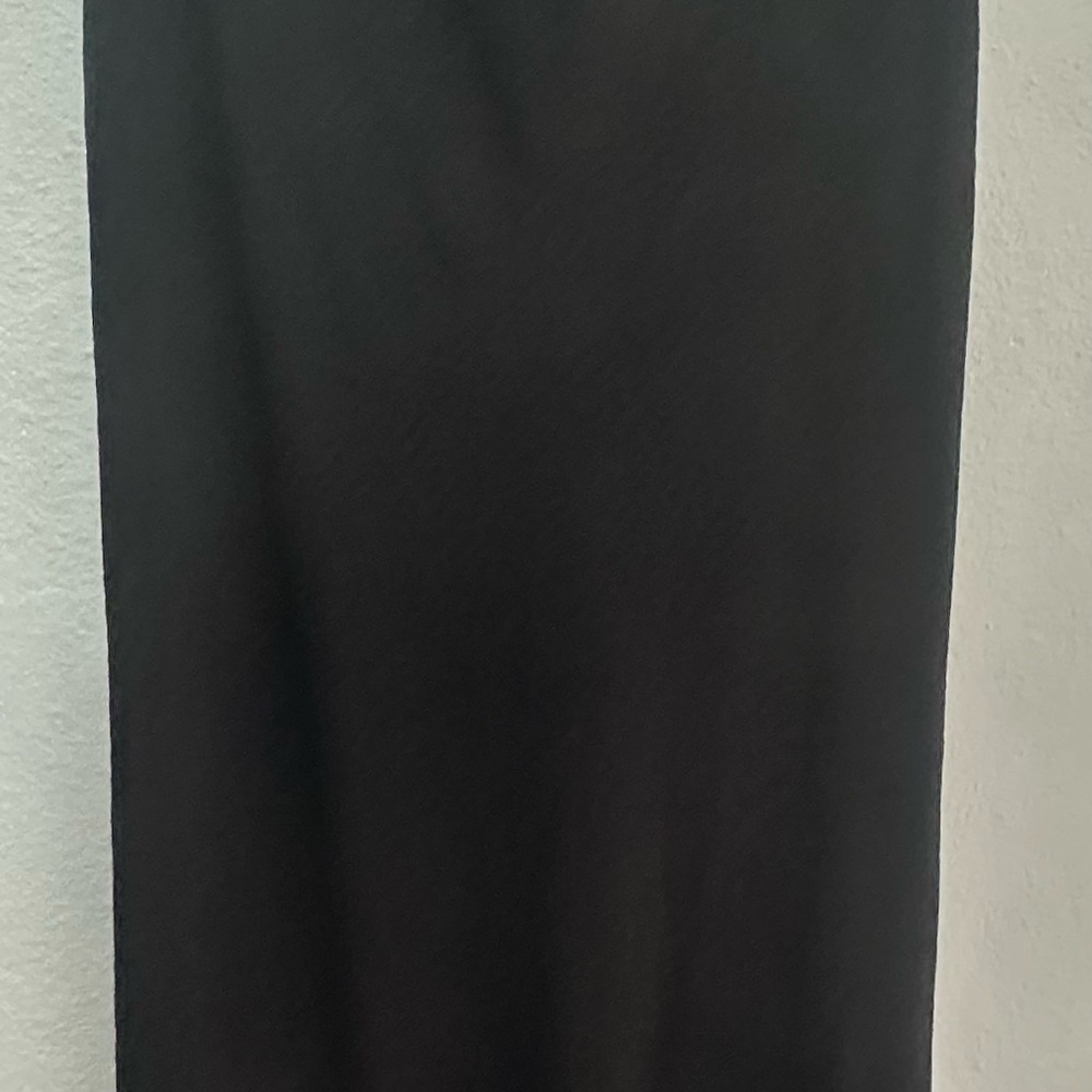 Elegant Black Pencil Dress - Picture 3 of 7